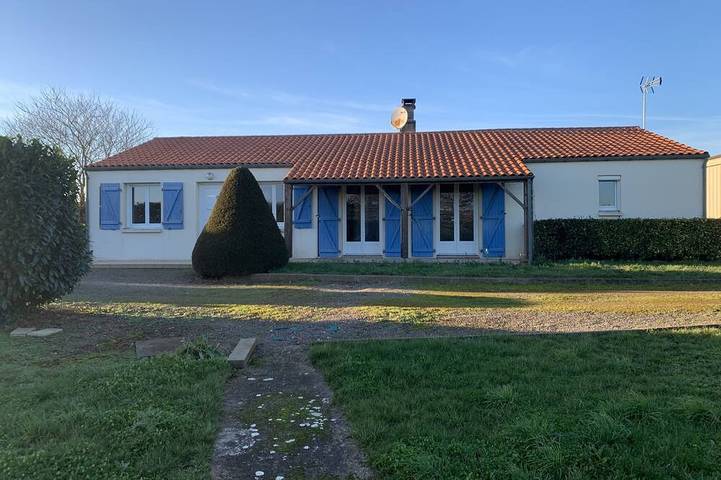 Location de vacances pour 6 personnes, avec jardin à Sainte-Gemme-la-Plaine