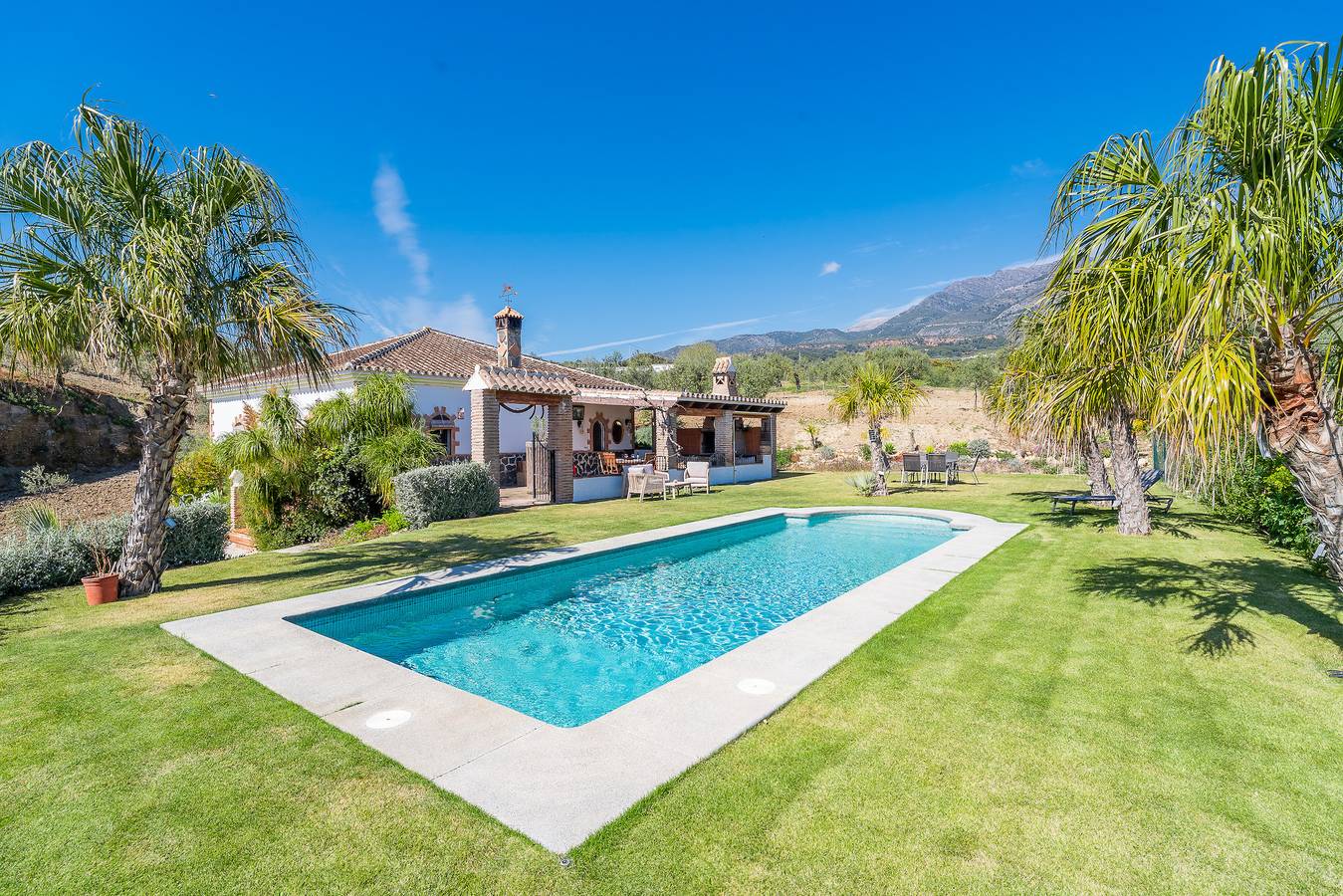 Cubo's El Valentin Rural House & Saltwater Pool in Alozaina, Sierra de las Nieves