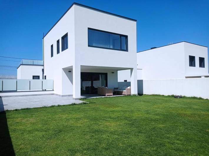 Apartamento para 6 personas, con terraza además de jardín y vistas en Carballo