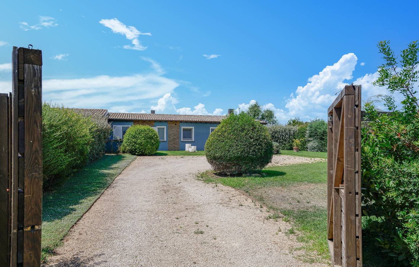 Accogliente appartamento con piscina, WiFi e parcheggio vicino a Pescia Romana in Montalto di Castro, Provincia di Viterbo
