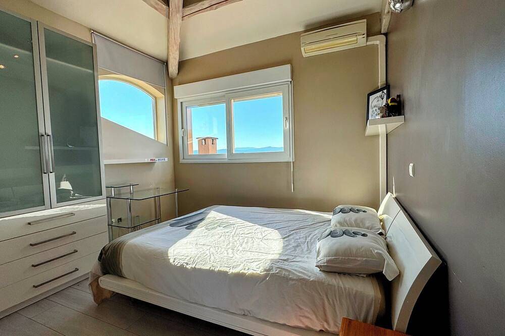 Villa with pool and garden, 2 bedrooms in Châteauneuf-le-Rouge, Region de Aix-en-Provence