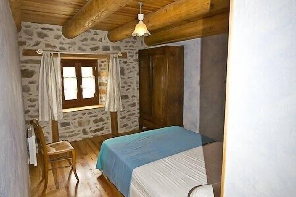 Casa rural en el borde del bosque y cerca de las gargantas del allier in Mazerat-Aurouze, Parque Natural Regional Livradois-Forez