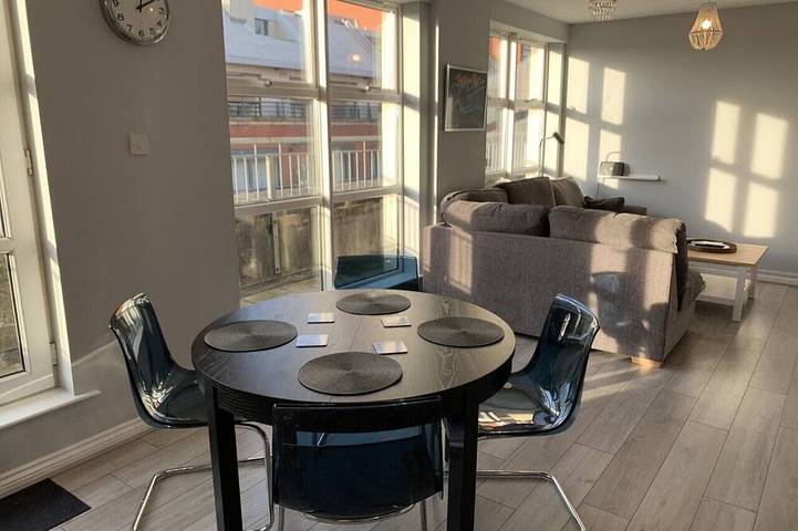 Holiday rental for 4 people, with balcony and hot tub in Belfast