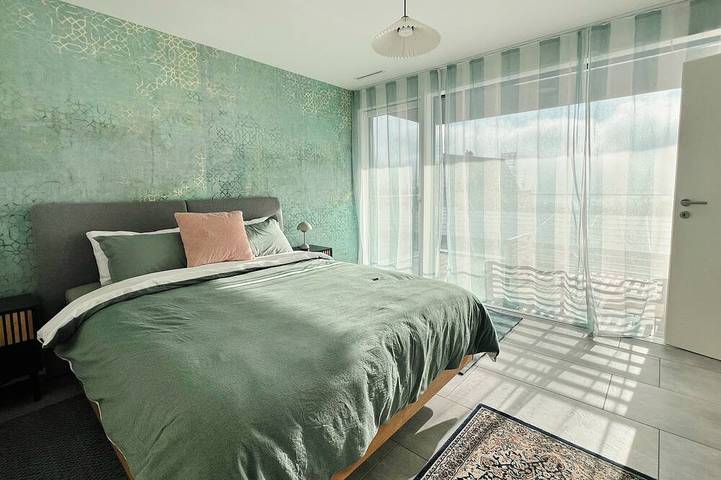Ganze Wohnung, Soleil House - Family-friendly Apartment with Amazing Lake View in St Blaise in Voëns, Saint-Blaise (Neuenburg)