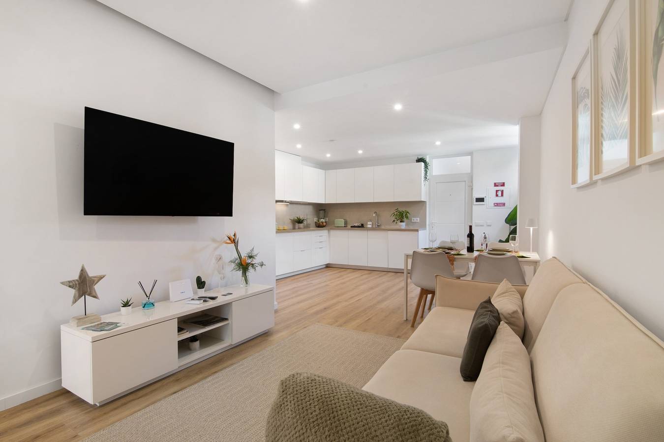 Apartamento inteiro, Apartamento 'Downtown Lux' com terraço partilhado, acesso Wi-Fi e ar condicionado in Sé (Faro), Faro