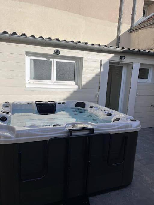 Location de vacances pour 5 personnes, avec jacuzzi ainsi que jardin et terrasse dans Jaunay-Marigny - 4