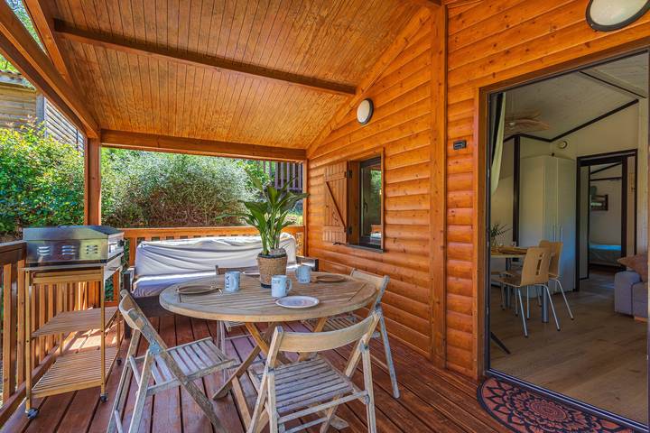Location de vacances pour 6 personnes, avec piscine ainsi que sauna et terrasse à Solliès-Toucas - 2