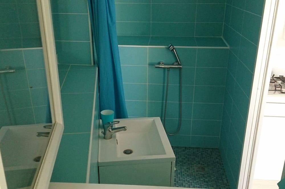 Entire apartment, In picturesque Malmousque area, 2 minutes from the sea near the ideal center for 2 people in Marseille, Marseille region