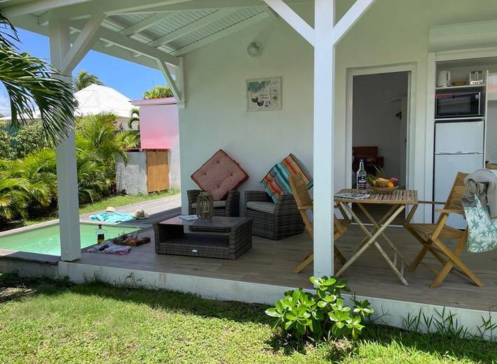 Gîte pour 2 personnes, avec jardin ainsi que piscine et terrasse à Saint-François - 4