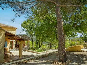 Gîte pour 8 personnes, avec jardin à Saignon