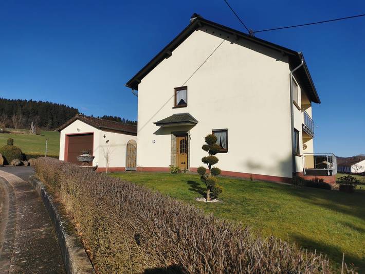 Vakantiehuis voor 6 personen, with Balkon and Terras as well as Tuin in Gerolstein