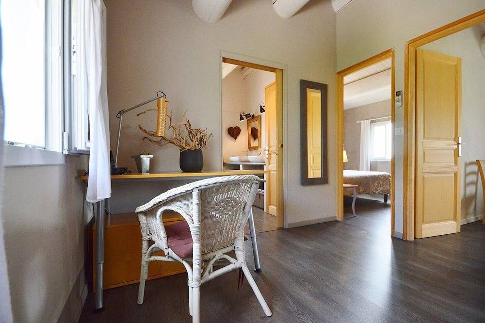 New comfortable house with the charm of the old, swimming pool 13m / 3. 5 in Vallabrix, Nimes region