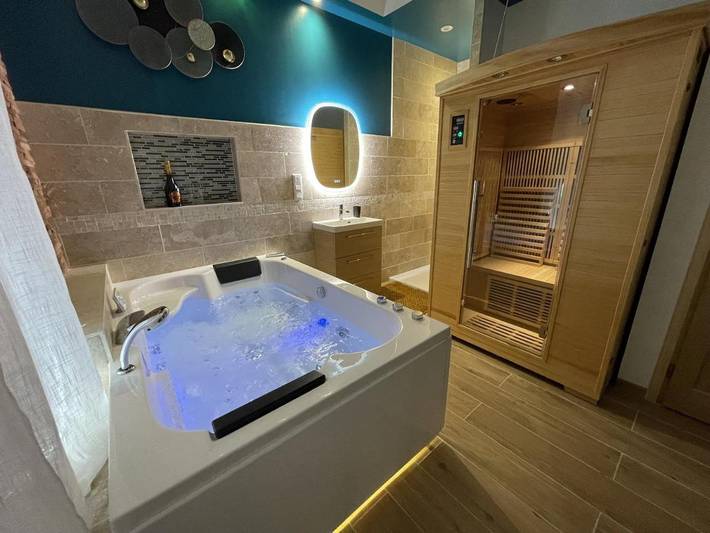 Location de vacances pour 2 personnes, avec Jacuzzi et Terrasse ainsi que Jardin et Sauna à Chartrettes