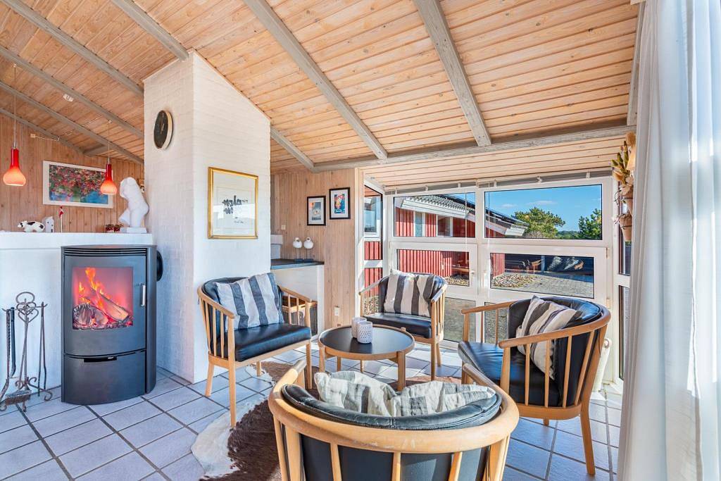 Gemütliches, höher gelegenes Ferienhaus mit toller Aussicht und Hund erlaubt in Henne, Filsø See