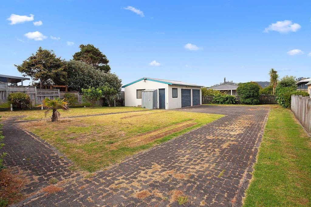 A Wave From It All - Waihi Beach Holiday Home in Western Bay of Plenty District
