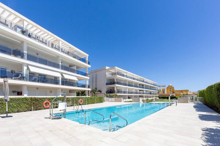 Apartamento para 6 personas, con Balcón y Jardín además de Piscina para niños y Vistas al lago en Vera