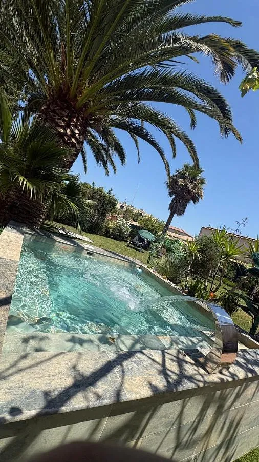 Casa de vacaciones para 2 personas, con sauna y vistas además de jardín y piscina - 1