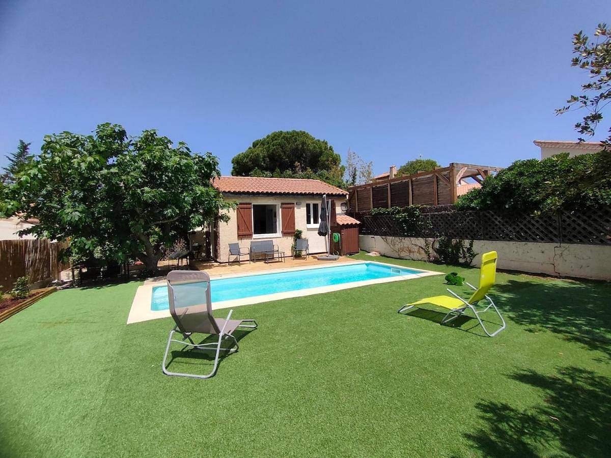 Une Oasis de détente, un cocon avec piscine privée. in Marseillan, Côte méditerranéenne (France)