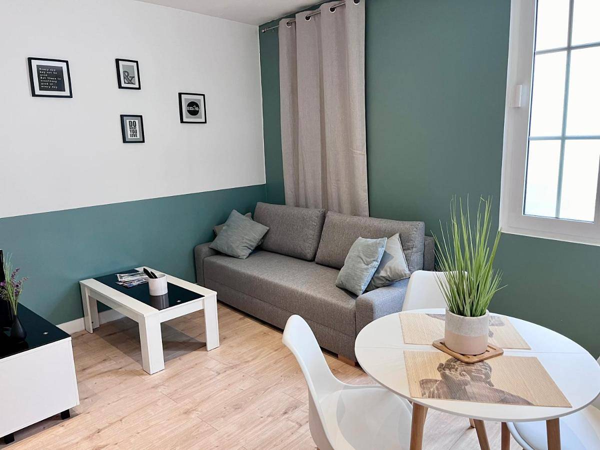 Appartement entier, One-Bedroom Apartment in Dammartin-en-Goële, Seine-et-Marne