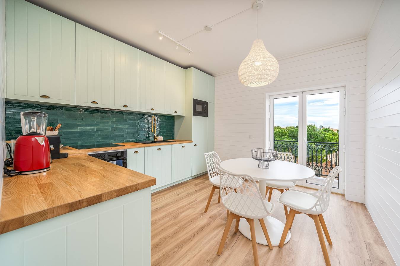 Entire apartment, Holiday Home 'Blue Wave Albufeira' with Sea View, Wi-Fi and Air Conditioning in Praia da Oura, Albufeira