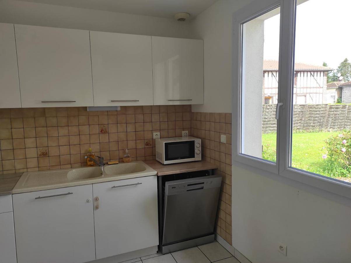Three-Bedroom House in Longeville-sur-la-Laines, Rives Dervoises