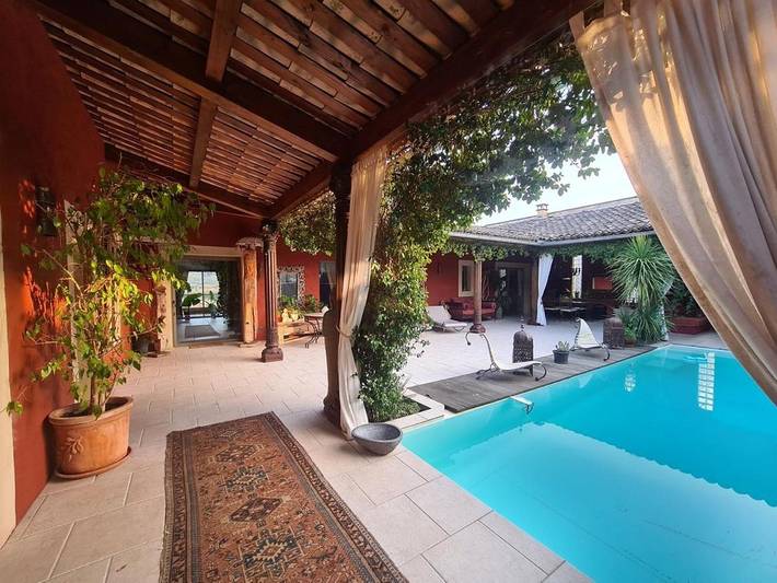 Gîte pour 2 personnes, avec piscine et terrasse dans Cirque de Gens