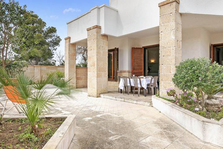 Villa pour 10 personnes, avec vue sur l’océan et balcon, adapté aux familles à Lecce - 2