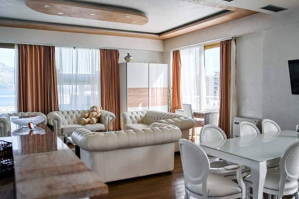 Apartamento entero, Penthouse sea view with pool on terrace in Budva, Municipio de Budva