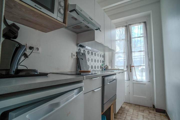 Gîte pour 6 personnes, avec vue ainsi que jardin et terrasse, animaux acceptés à Fronsac - 4