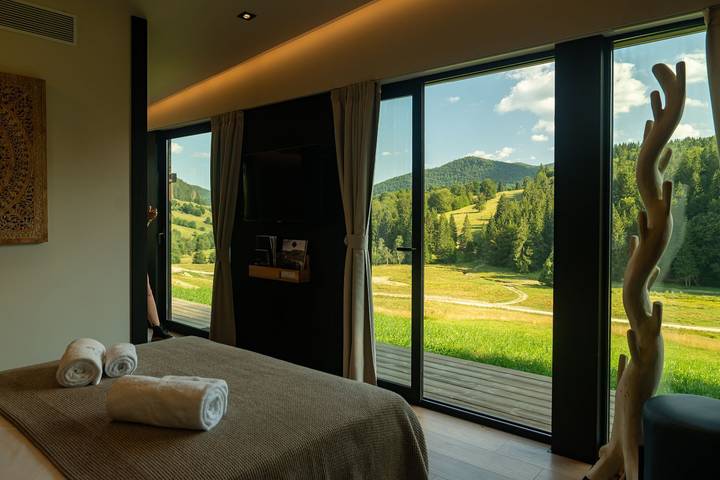 Gîte pour 2 personnes, avec jardin ainsi que jacuzzi et terrasse en Roumanie - 3