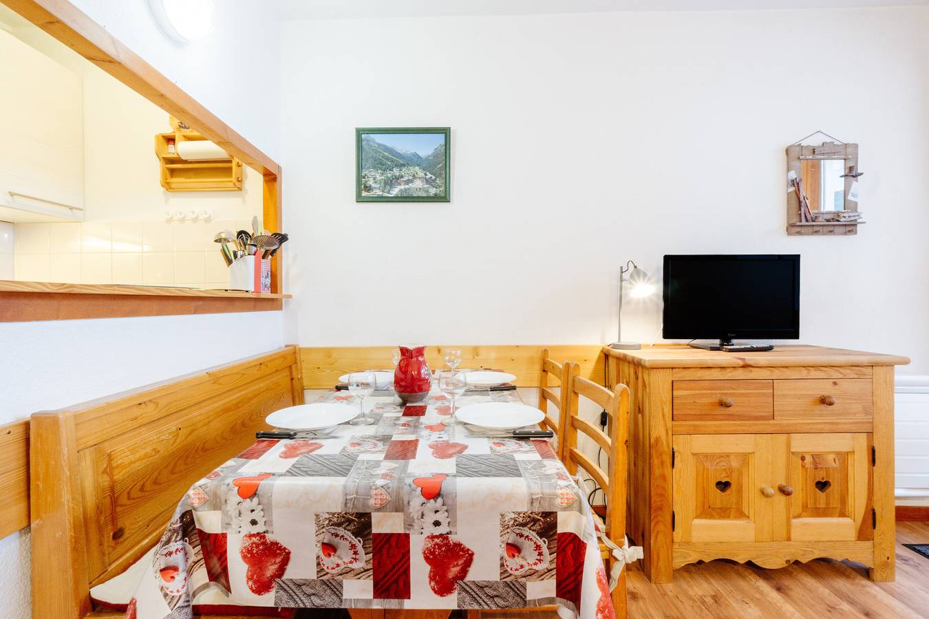 Entire studio, Apartment "L'Edelweiss" with Mountain View and Balcony in Valfréjus, Modane