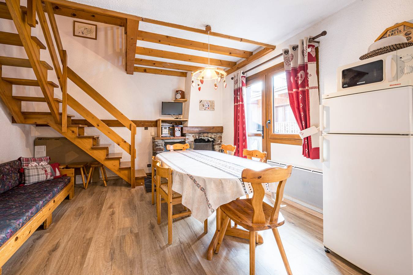 Apartamento entero, Apartamento 'L'esterelle' con vistas a la montaña y terraza privada in La Plagne, Bellentre