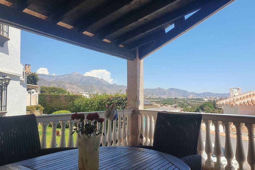 Villa - Casa del Sol! Detached villa with pool, outdoor terraces near the beach! in Urbanización Punta Lara, Nerja