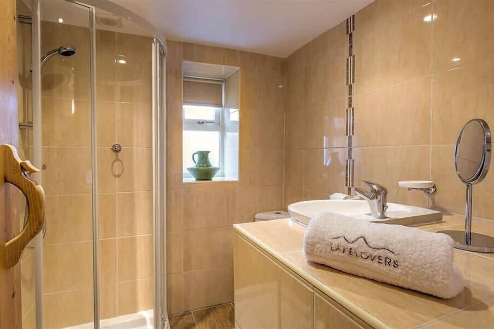 Mulberry Cottage, pet friendly, with open fire in Kendal in Staveley, Lake District