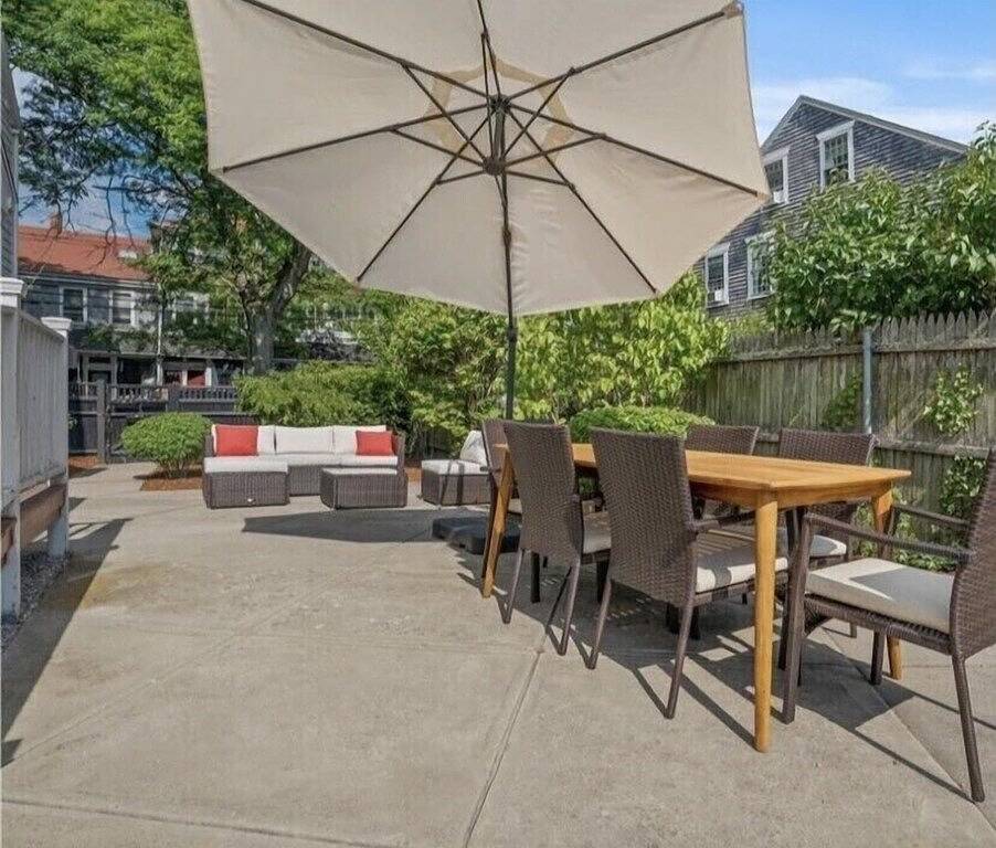 Ganze Wohnung, Huge apartment in Bristol Beautiful Historical home with pool and playground in Bristol (RI), Bristol County