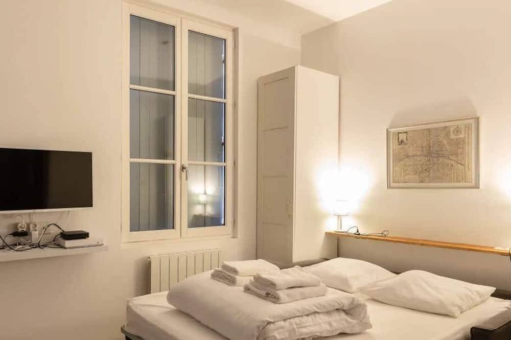 Geheel appartement, Studio Quélin 1 | Privétuin & Terras | Stadscentrum | 2 Personen in Honfleur, Lisieux en omgeving