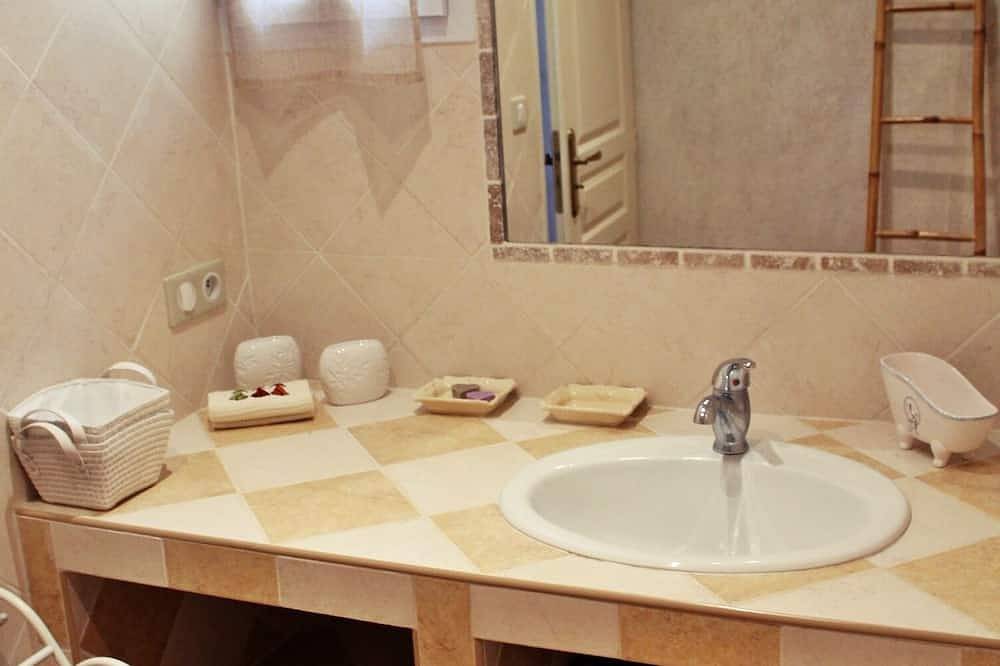 Maison Classee 2 *  Avec Piscine En Campagne A Eygalieres in Eygalières, Région d'Arles