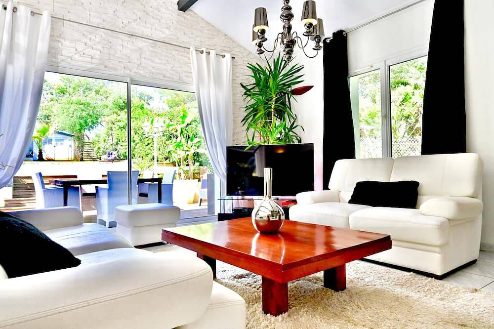 Villa entre Biarritz y Hossegor con piscina climatizada a 2 minutos de las playas in Tarnos, Region de Dax
