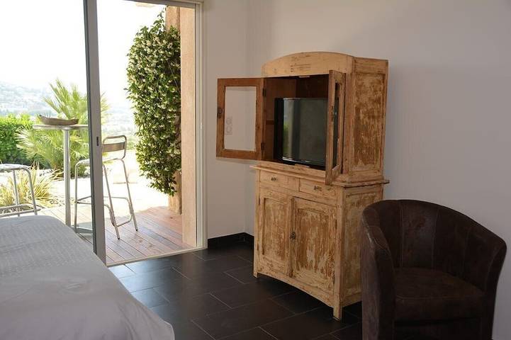 Apartamento entero, 3P en villa con piscina y todas las comodidades - WIFI - Clim - Piscina - Jardin in Saint-Laurent-du-Var, Costa mediterránea (Francia)