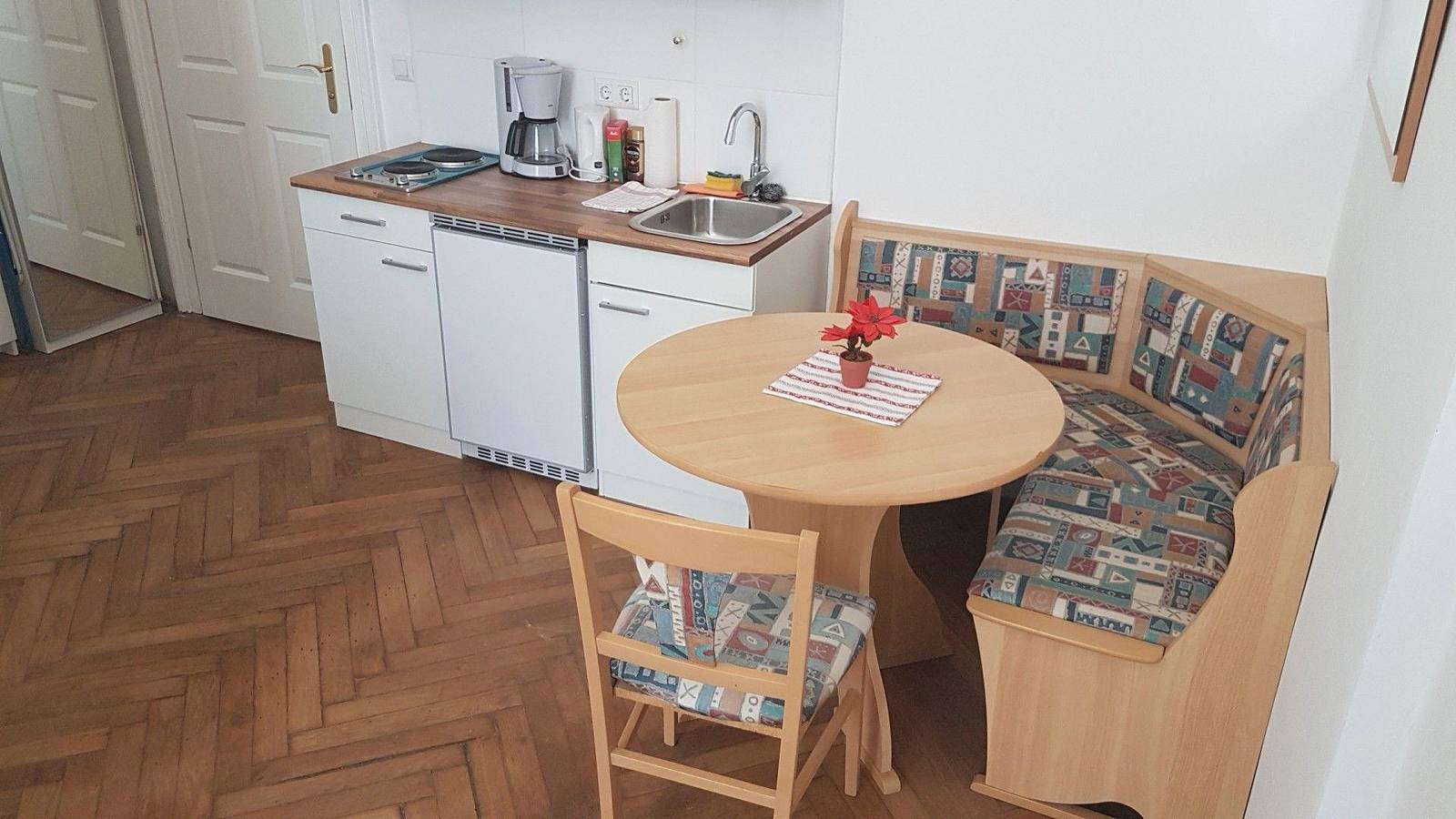 Ganze Ferienwohnung, Klimatisiertes Apartment im Zentrum nahe Ring (A33) in Wien, Wienerwald