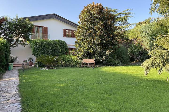 Casa vacanza per 6 persone, con balcone e giardino a Sant'Agata sui Due Golfi