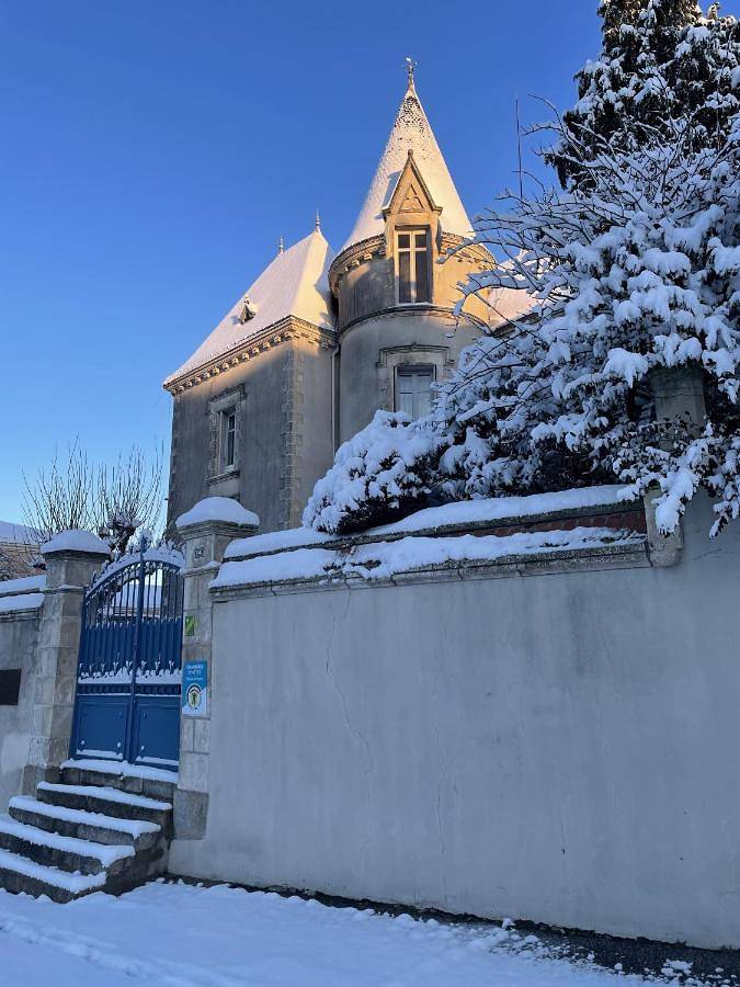 Alojamiento y desayuno para 4 personas, con jacuzzi y sauna además de piscina y jardín - 1