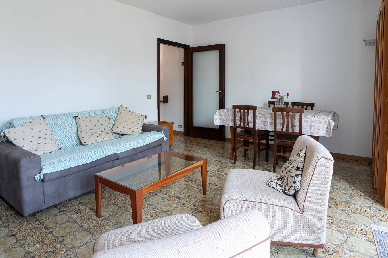 Appartamento intero, Appartamento 'Gardoncino with Pool' con vista lago, piscina condivisa e Wi-Fi in Gardone Riviera, Prealpi Gardesane