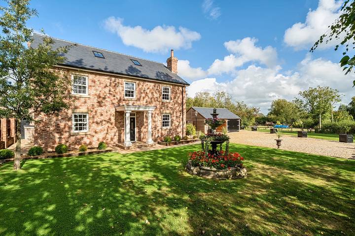 Cottage for 14 people, with garden in Lancashire