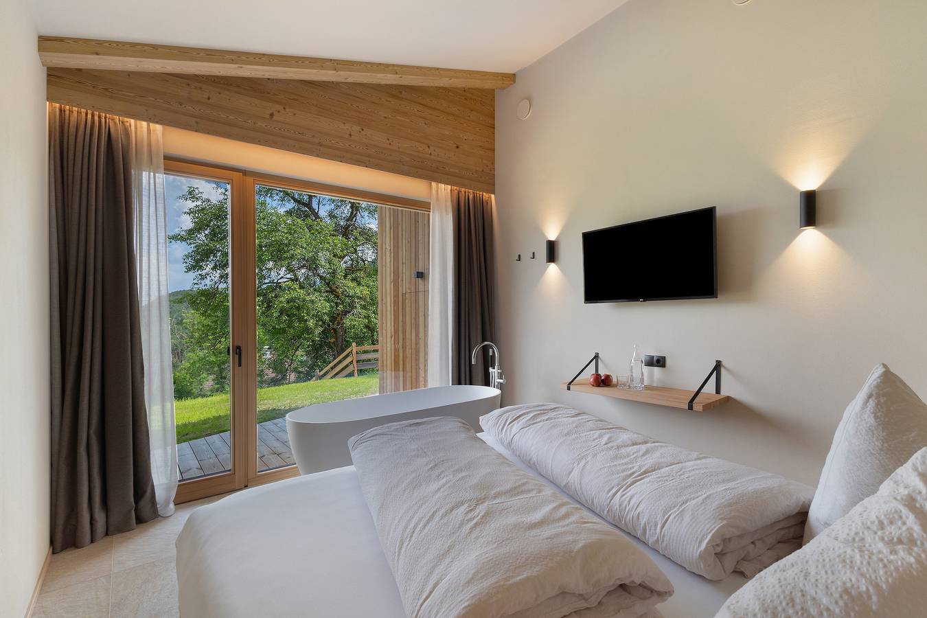 Apartamento entero, "Oberplunerhof Luxus Chalet Woods" con vistas a la montaña, 2 terrazas y jardín in Getzenberg, Chienes
