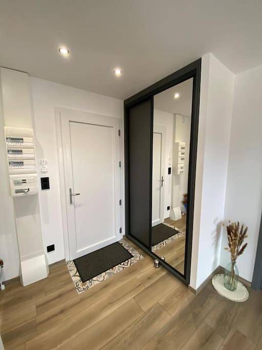 Appartement entier, Two-Bedroom Apartment in Charmes, Région d'Épinal