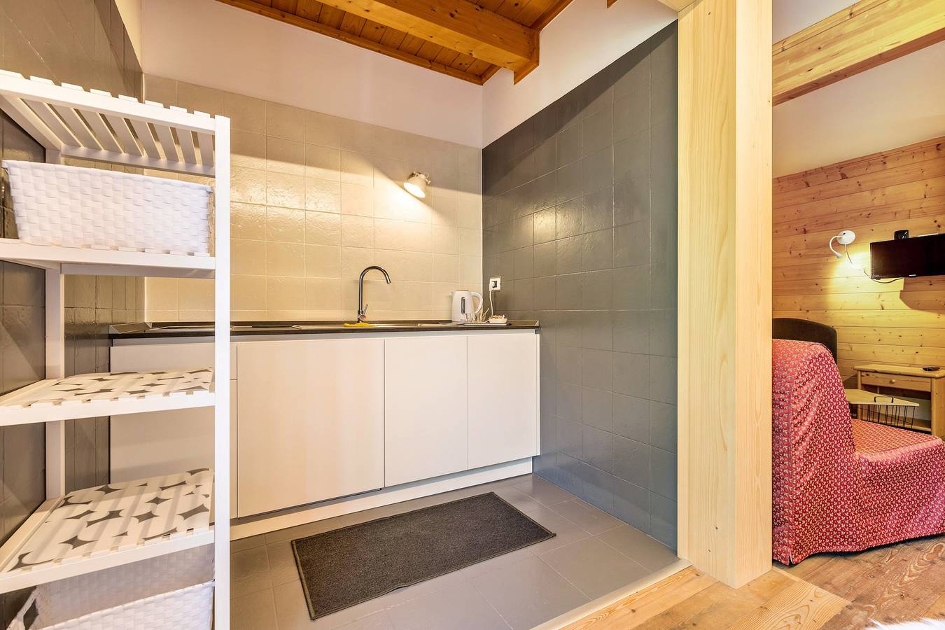 Ganze Wohnung, Ferienwohnung 'Monte Stivo' mit Bergblick, Gemeinschaftsterrasse und Wlan in Brentonico, Gardasee-Berge