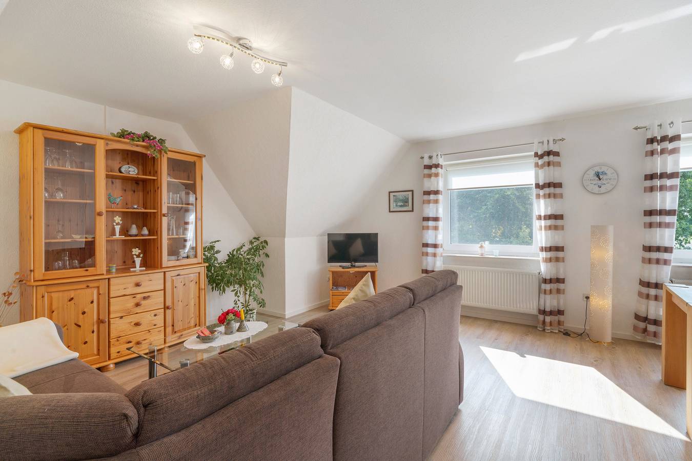 Ganze Wohnung, Ferienwohnung '4' mit gemeinsamer Terrasse, gemeinsamem Garten und Wlan in Nordstrand (Gemeinde), Nordseeküste