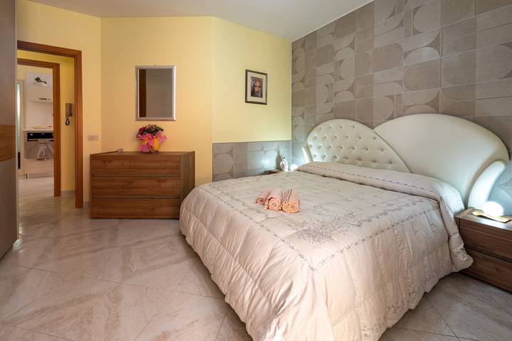 Appartement entier, Appartement 'Paradiso Marino' avec terrasse, jardin et Wi-Fi in Cefalù, Cefalù (Commune)