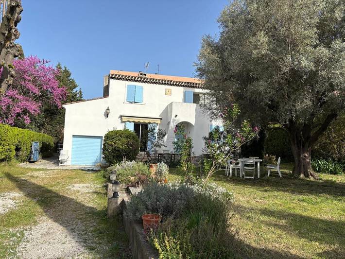 Location de vacances pour 8 personnes, avec terrasse et jardin à La Penne-sur-Huveaune - 4